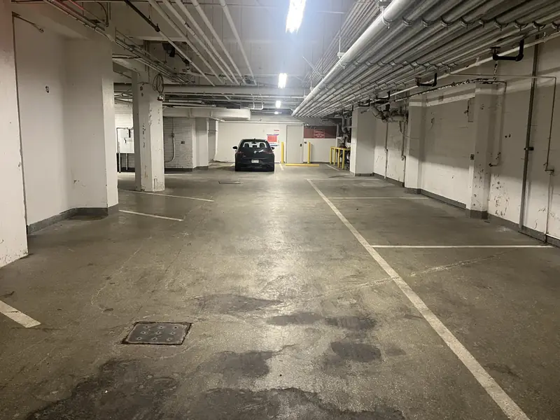 Wide driving lanes